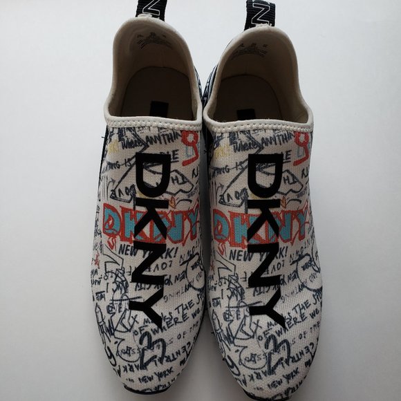 NWOT DKNY Logo shoes, size 8.5. - Picture 7 of 10
